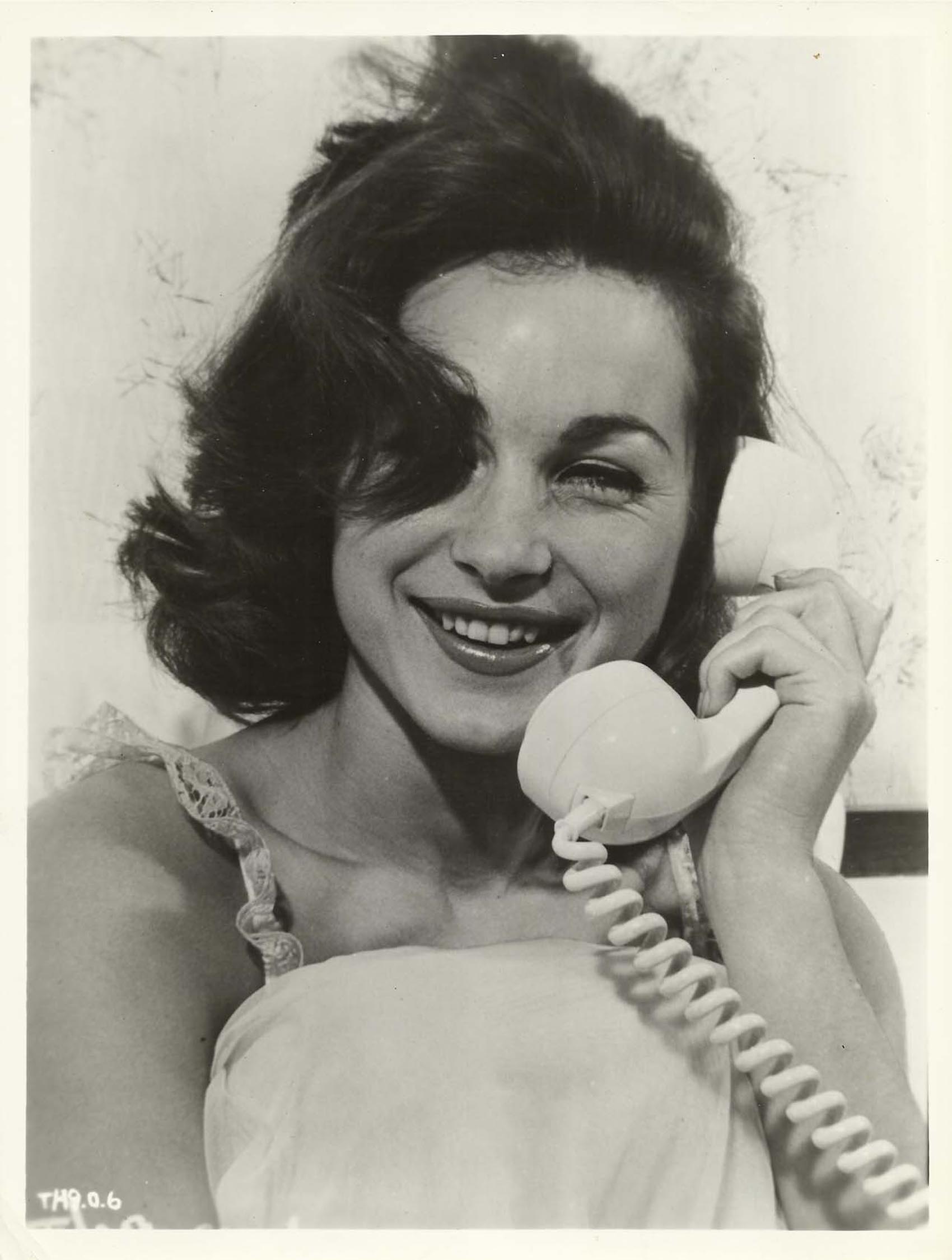 Exploring The Unseen Never Released Photos Of Shirley Anne Field That Will Surprise You - pev80gt